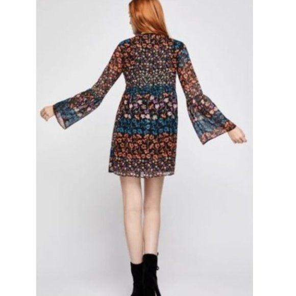 BCBGeneration, Boho BCBG lace up front floral print dress with bell sleeves - Picture 3 of 15